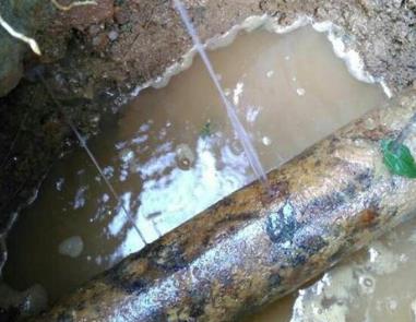 磐安楼顶渗水维修公司分享下地暖漏水的原因及检测方法。